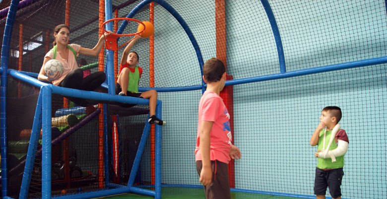 Terrains de Foot/Basket du KIds Park à Marignane